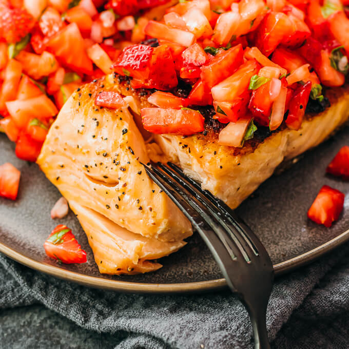 Pan Seared Salmon With Strawberry Relish (Keto, Low Carb) - Savory Tooth